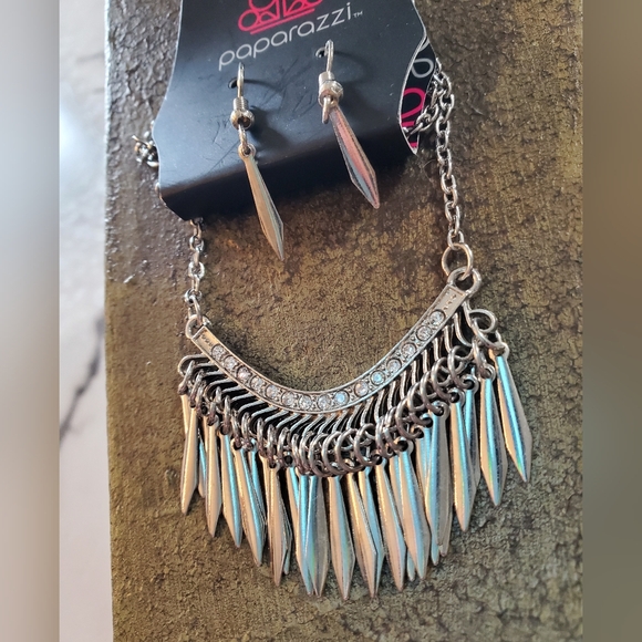 Silver Tone Necklace & Earring Dangle Spikes & Rhinestone Jewels Set NEW - Picture 9 of 11